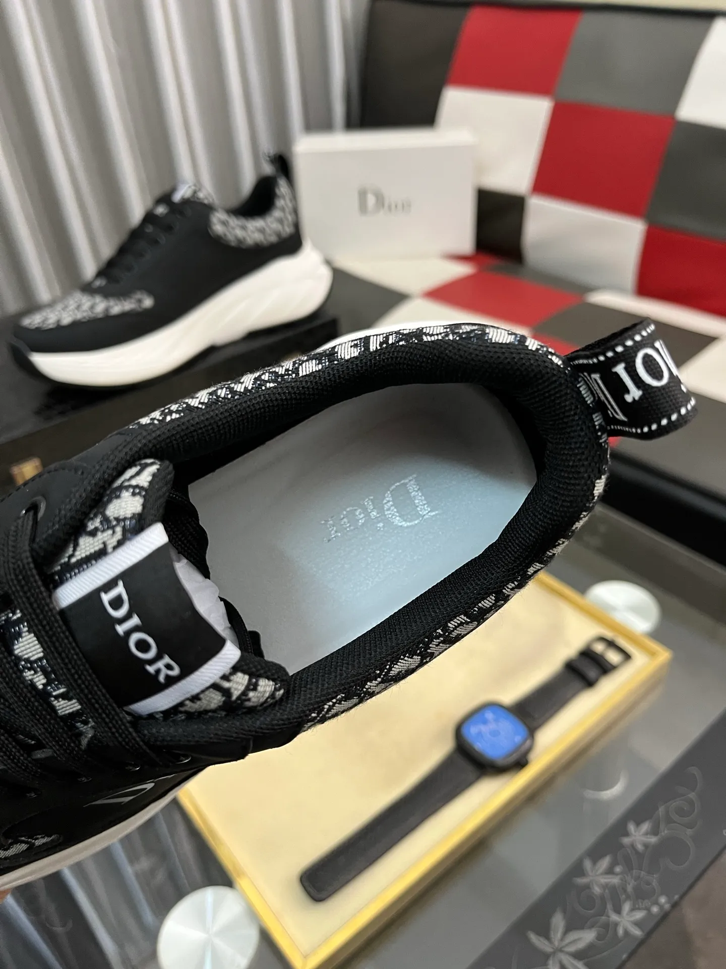 Ex-factory price: 438⌚️⌚️[Dior] Dior’s new men’s genuine leather casual shoes, the highest version on the market, any comparison is welcome🆚! The original leather has excellent texture and is super high-end! Fetal sheep net lining imported from Italy, removable pad! Luxurious materials and fine workmanship, highly recommended! Code number: 38-443️⃣Colors available